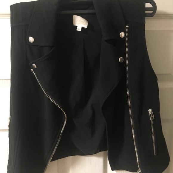 Aritzia Wilfred Beaumont Vest - size 2 - Picture 3 of 3